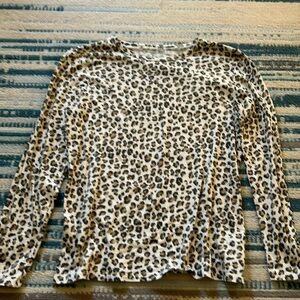 Cotton cheetah print banana republic long sleeve shirt. Size M. Good condition.